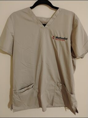 Cherokee Tan Scrub Top LG